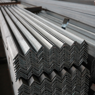 80*80m m galvanizaron el perfil estampado en frío ISO9001 del color sólido del ángulo de acero