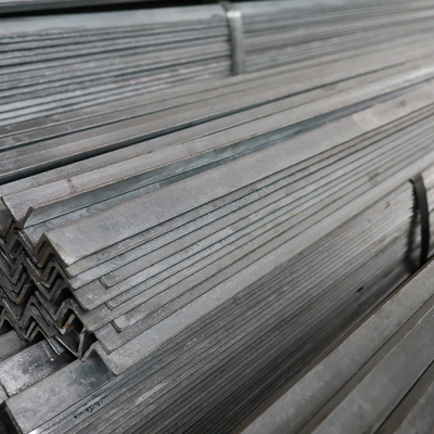 Capa galvanizada laminada en caliente del cinc del perfil del acero de barra de ángulo con el grado AISI 6m m
