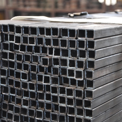 ERW galvanizó longitud cuadrada del tubo sección de acero galvanizada 95 pulgadas de la caja